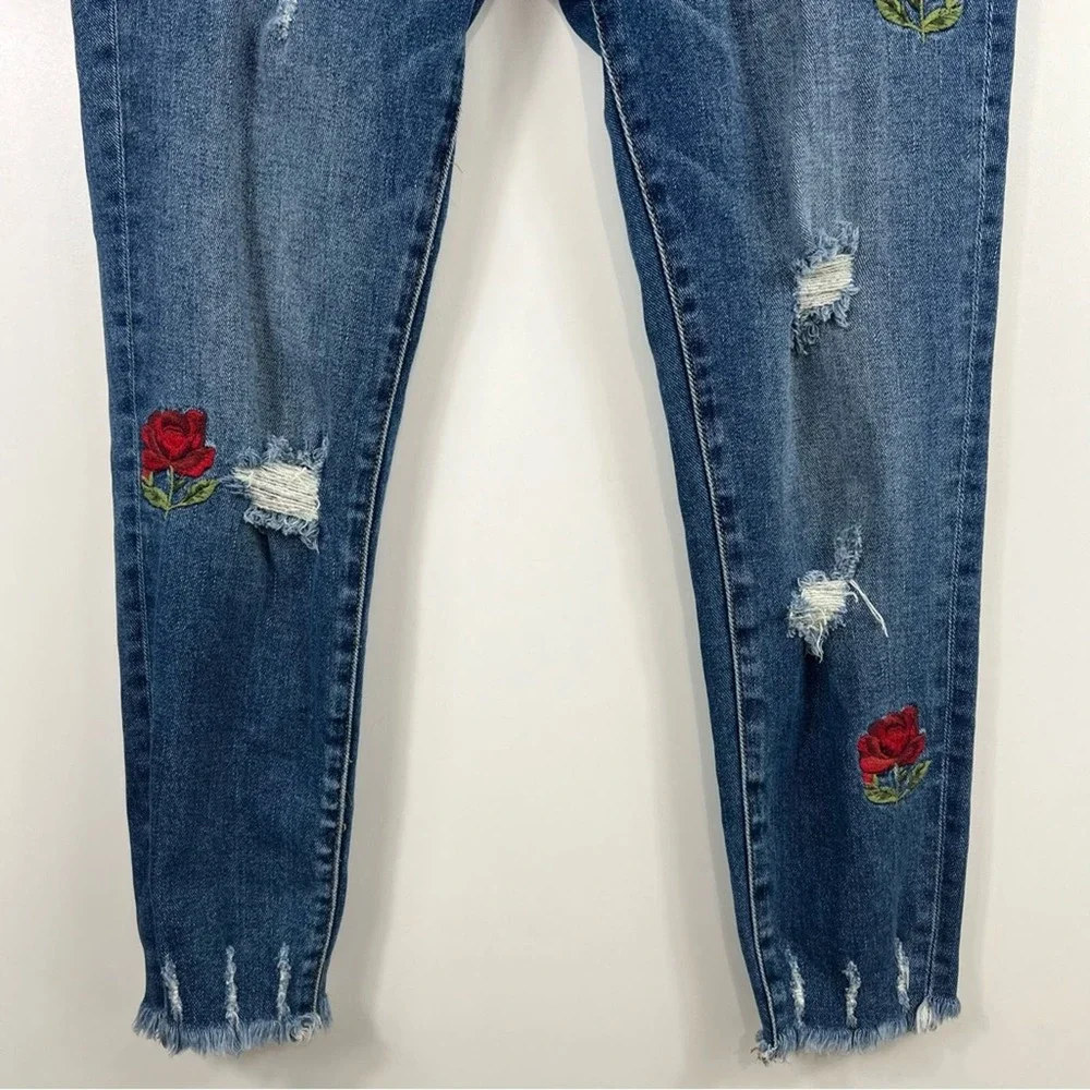 Driftwood Joyce Boho Rose Embroidered Distressed Raw Hem Cropped Jeans Size 26 - Picture 5 of 11